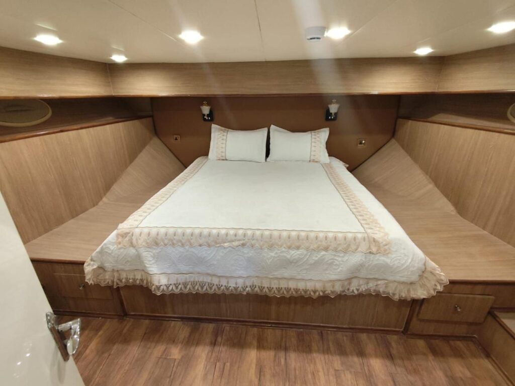 yacht 84ft dubai