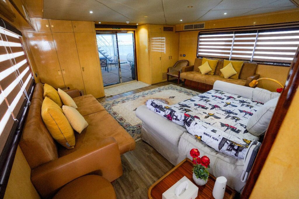 WhatsApp Image 2025-11-24 at 19.30.08